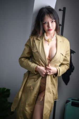 四个女人强摸一个男人视频_720神马在线观看