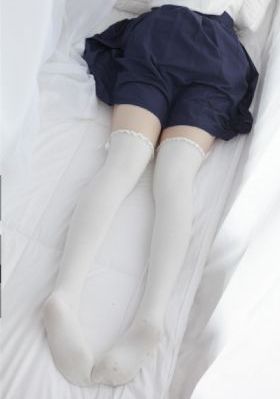 清纯美女为了钱把衣服都脱了_超清免费在线观看